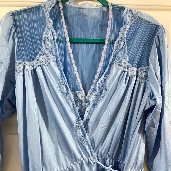 EUC vintage 2-piece stunning baby blue nightgown with cover up - Picture 2 of 11